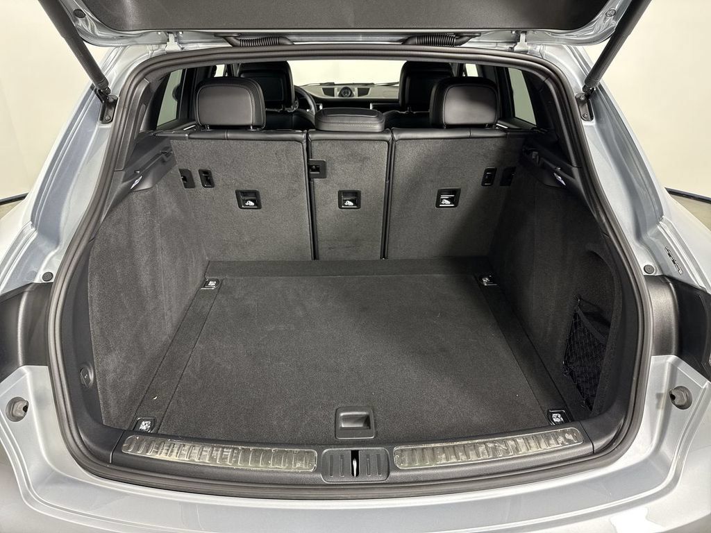Certified 2026 Porsche Macan AWD/4WD image 22