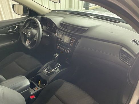 Used 2017 Nissan Rogue SV image 20