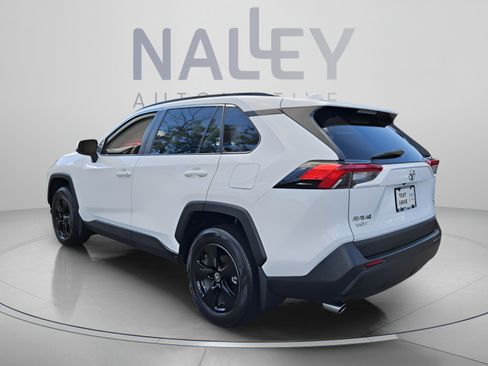Certified 2021 Toyota RAV4 XLE w/ Convenience Package FWD image 3