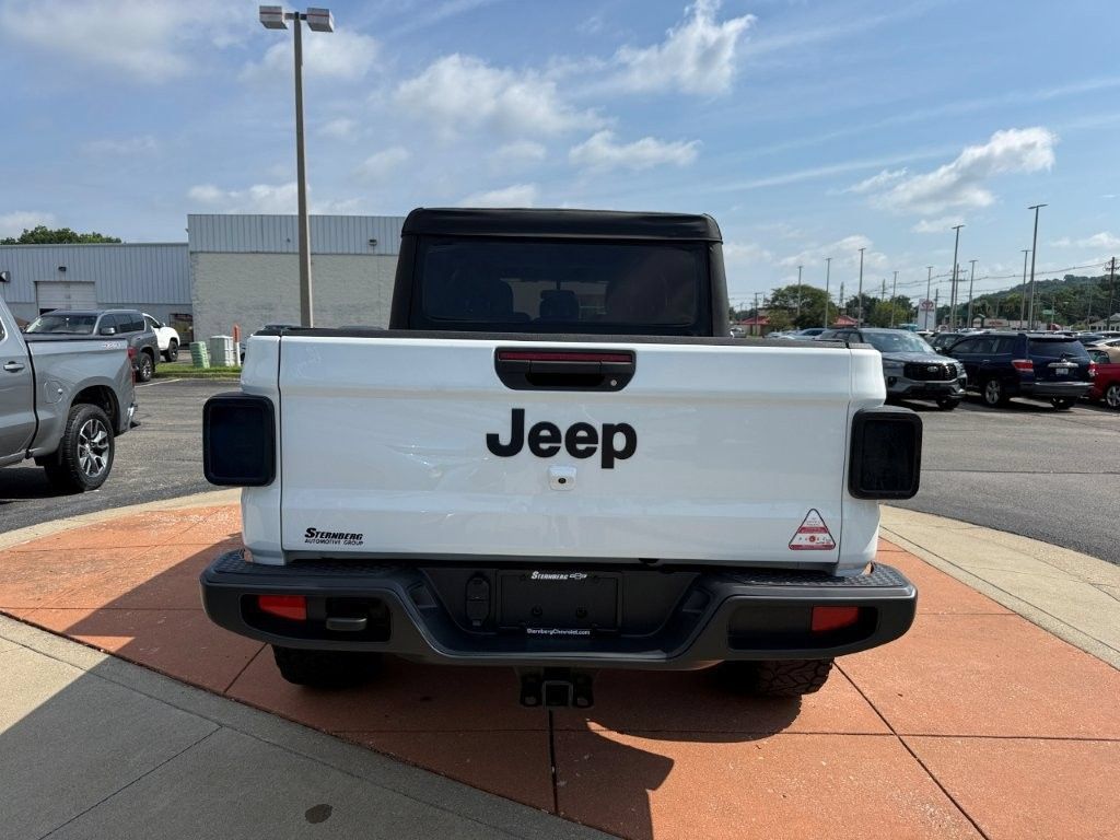 Used 2022 Jeep Gladiator Sport AWD/4WD image 5