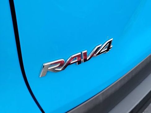 Used 2020 Toyota RAV4 XLE FWD image 6