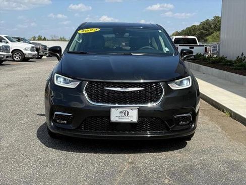 Certified 2023 Chrysler Pacifica Touring-L FWD image 8