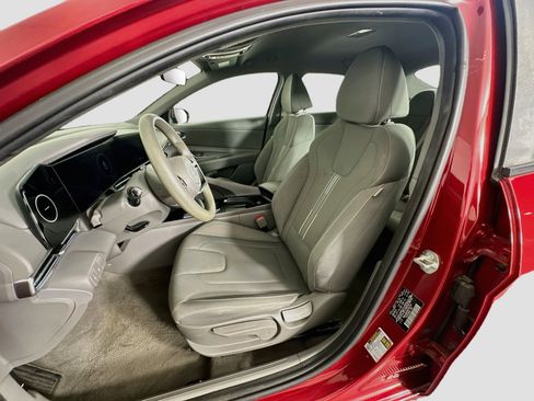 Used 2024 Hyundai Elantra SEL FWD image 13