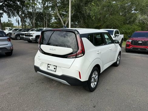 Used 2025 Kia Soul LX w/ LX Technology Package FWD image 10
