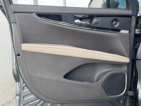 Used 2021 Lincoln Nautilus Reserve image 11