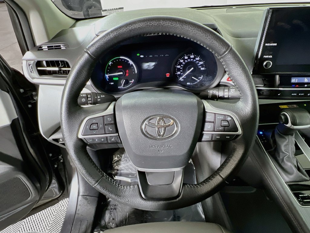 Certified 2025 Toyota Sienna XLE FWD image 10