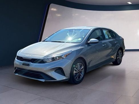 Certified 2022 Kia Forte LXS FWD image 1