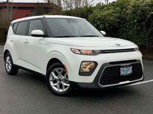 Used 2020 Kia Soul S image 1
