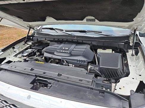 Used 2018 Nissan Titan SV image 24