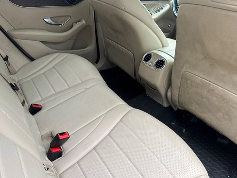 Used 2019 Mercedes-Benz GLC 300 4MATIC image 18