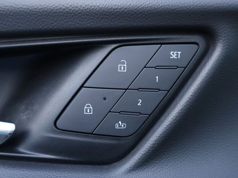 Certified 2025 Chevrolet Equinox ACTIV w/ Safety and Technology Package FWD image 9