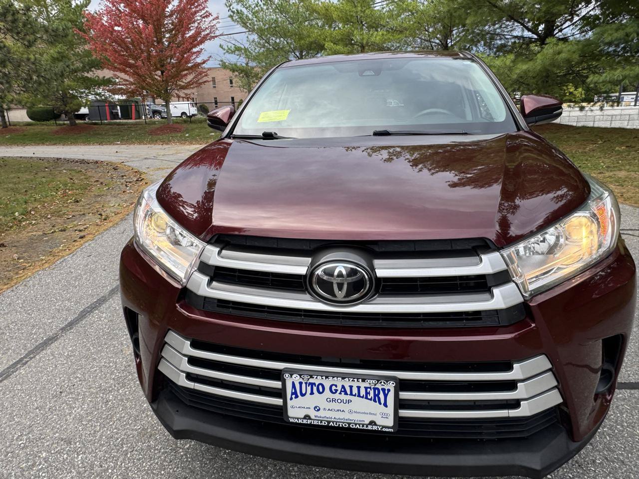 Used 2019 Toyota Highlander LE AWD/4WD image 24