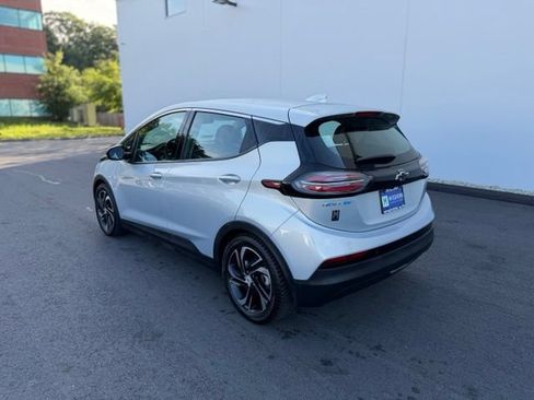 Used 2023 Chevrolet Bolt LT w/ Infotainment Package FWD image 9