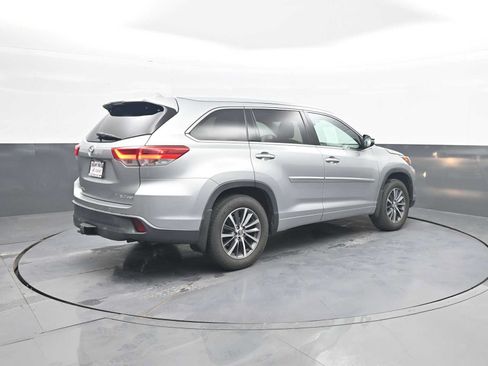 Used 2017 Toyota Highlander XLE AWD/4WD image 8
