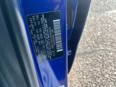 Used 2025 Hyundai Elantra Limited image 30