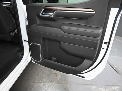Used 2022 Chevrolet Silverado 1500 LT AWD/4WD image 24