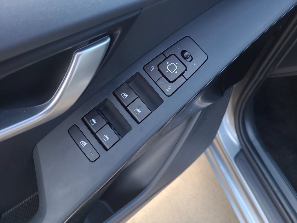 Used 2025 Kia Niro LX FWD image 17
