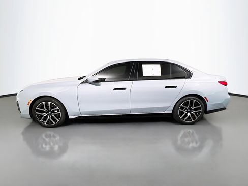 Used 2024 BMW 740i RWD image 9