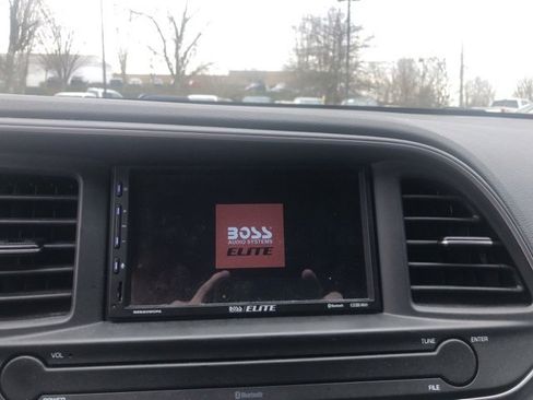 Used 2019 Hyundai Elantra SE w/ Cargo Package image 8