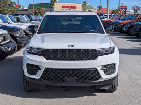 New 2025 Jeep Grand Cherokee Altitude RWD image 10