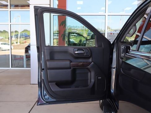 Used 2019 GMC Sierra 1500 SLT w/ SLT Premium Plus Package AWD/4WD image 14