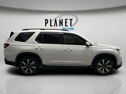 Certified 2023 Honda Pilot Touring image 3