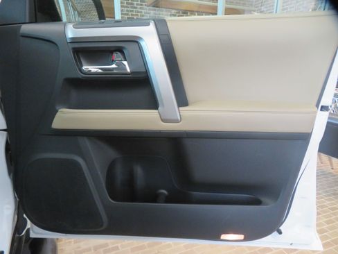 Used 2016 Toyota 4Runner SR5 RWD image 23