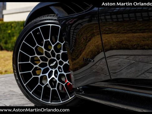 Used 2023 Aston Martin DBS Coupe image 40