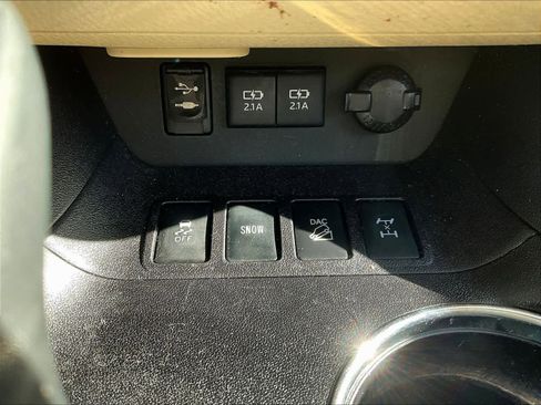 Used 2017 Toyota Highlander XLE image 27