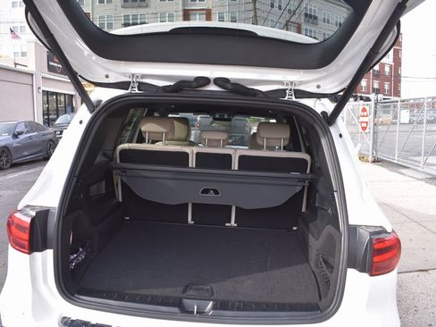 Used 2025 Mercedes-Benz GLB 250 4MATIC image 33