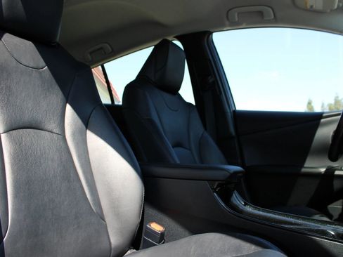 Used 2017 Toyota Prius Prime Advanced FWD image 15