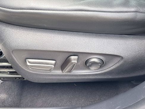 Used 2021 Toyota Highlander XLE FWD image 24