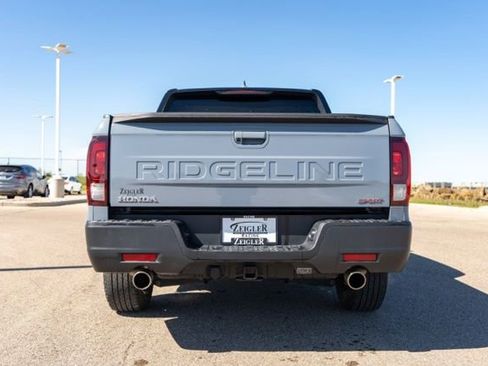 Used 2025 Honda Ridgeline Sport image 6