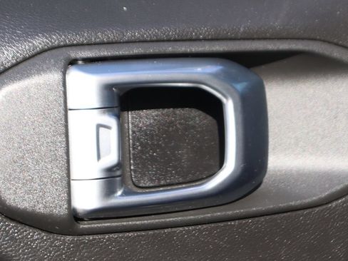 Used 2023 Jeep Gladiator Sport AWD/4WD image 15
