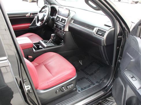 Used 2023 Lexus GX 460 Premium w/ Premium Package image 11