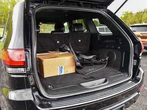 Used 2017 Jeep Grand Cherokee Altitude AWD/4WD image 13