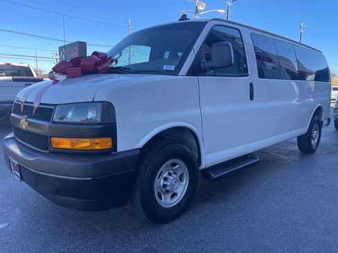 Used 2022 Chevrolet Express 3500 LS image 3