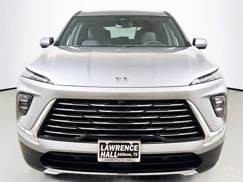 Used 2025 Buick Enclave Preferred image 2