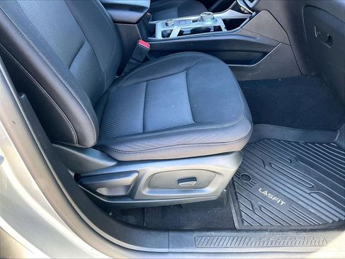 Used 2023 Ford Explorer XLT AWD/4WD image 36