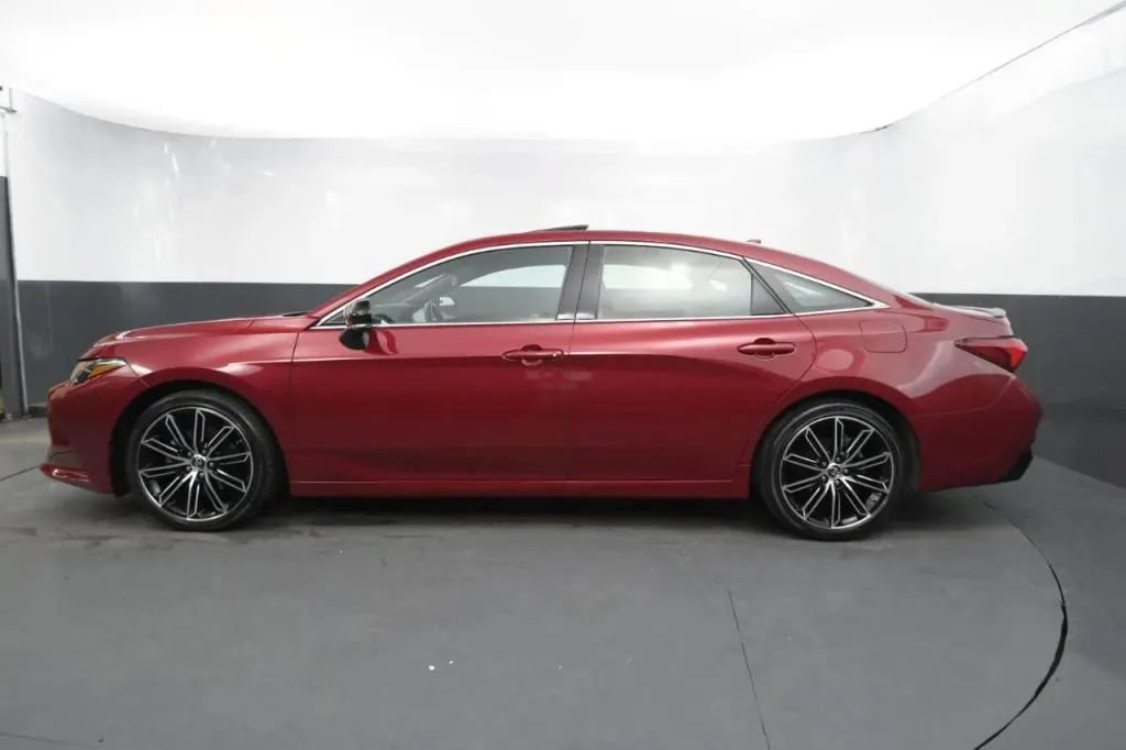 Used 2019 Toyota Avalon XSE w/ All Weather Liner Package FWD image 2