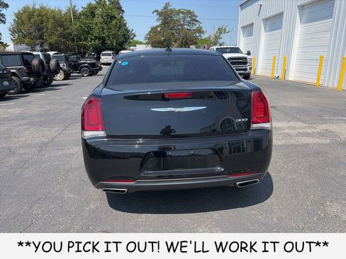 Used 2019 Chrysler 300 Touring w/ Sport Appearance Package RWD image 5