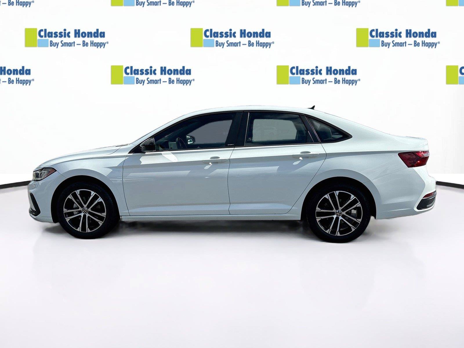 Used 2025 Volkswagen Jetta Sport FWD image 4