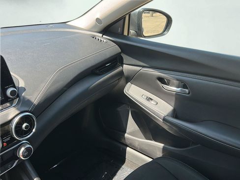 Used 2024 Nissan Sentra SV FWD image 17