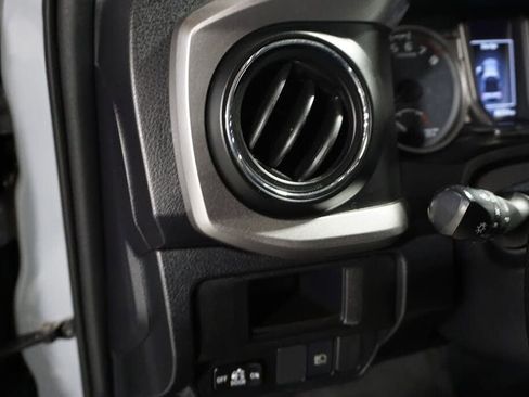 Used 2019 Toyota Tacoma SR5 AWD/4WD image 13