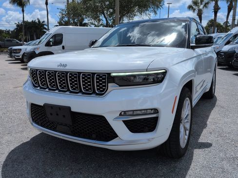 Used 2024 Jeep Grand Cherokee Summit AWD/4WD image 9