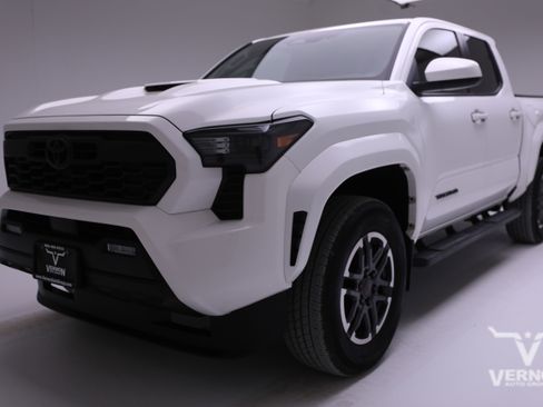 Used 2024 Toyota Tacoma TRD Sport image 1