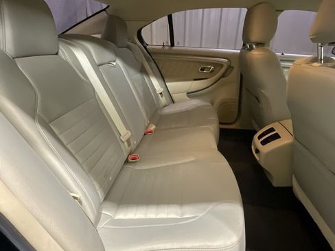 Used 2016 Ford Taurus SE image 12