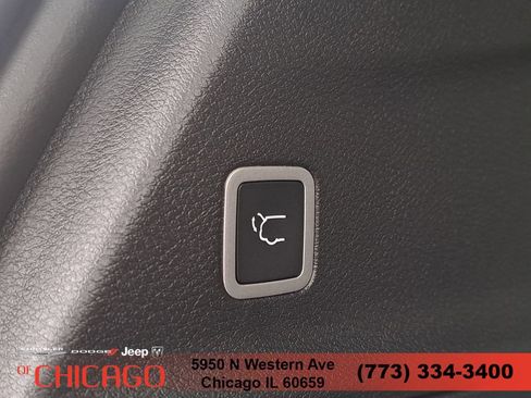 New 2026 Chrysler Pacifica Select w/ S Appearance Package FWD image 9
