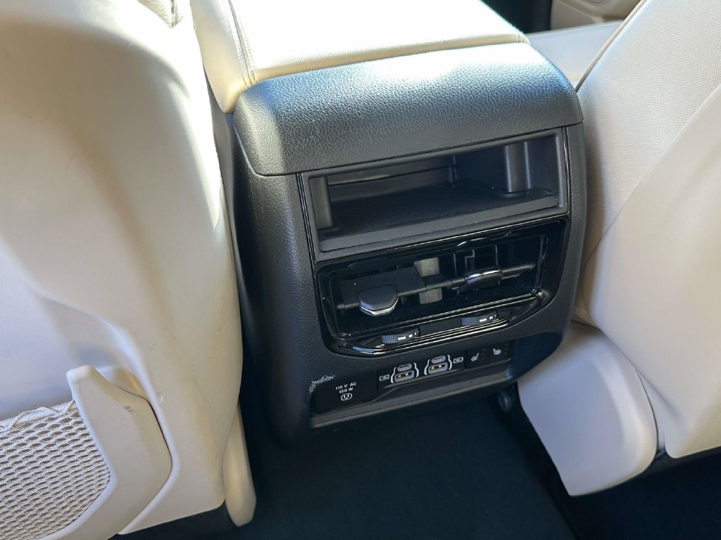 Used 2024 Jeep Grand Cherokee Limited AWD/4WD image 13
