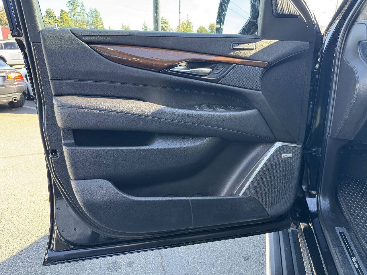 Used 2020 Cadillac Escalade Premium Luxury AWD/4WD image 31